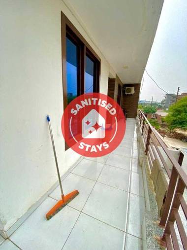 OYO 92721 Hotel royal palace noida