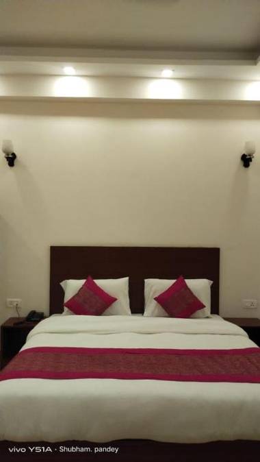 HOTEL NOIDA GRAND