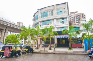 OYO 77545 White House