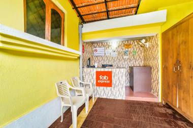 FabExpress Yoyo Cottage Chapora Fort - Fully Vaccinated Staff