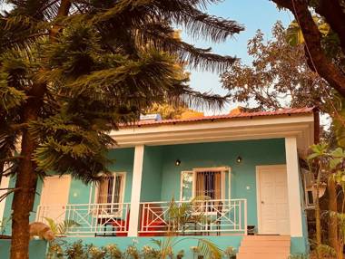 Stan-Inn North Goa Vagator with strong WIFIfree private parking & kitchenette