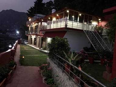 Lake Pleasant Cottage