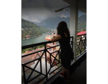 Deluxe Lake Facing Stay In Nainital
