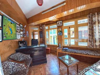 Goroomgo Kohinoor Mallital Nainital