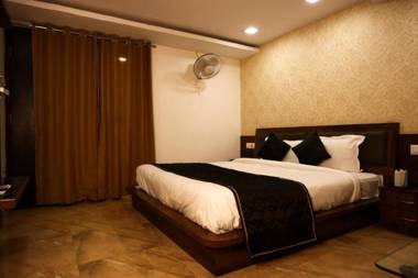 Offbeat Aman The Lake Front Hotel