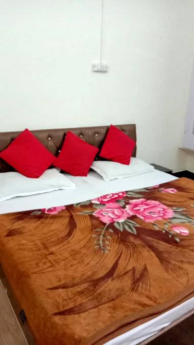 Goroomgo Broadway Nainital