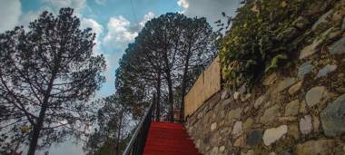 WHITE CAPS HOSIPTALITY (CEEDAR COTTAGE)