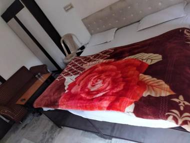 Goroomgo Shah Guest House Nainital