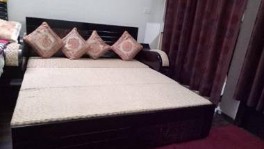 OYO HOME 87523 Naini Homes