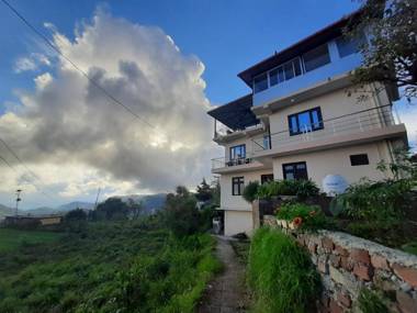 OYO HOME 90469 Sadhana Holiday Home