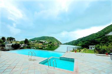 Rang Bhawan Inn - A Lake View Hotel