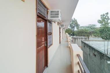 OYO 65475 Raj Hotel And Restaurant