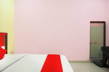 OYO 75125 Hotel Pari