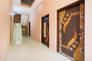 OYO 75125 Hotel Pari