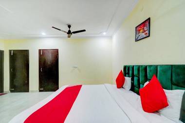 OYO 75810 Ronak Hotel