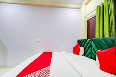 OYO 75810 Ronak Hotel