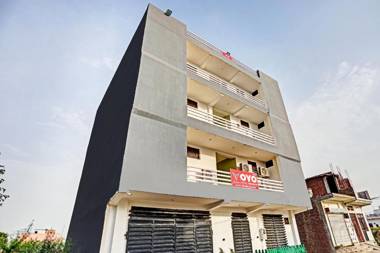 OYO 81244 Forty Three Mainvue