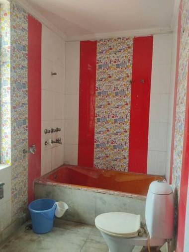 OYO 91853 Hotel White House
