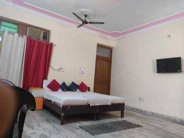 OYO 91853 Hotel White House