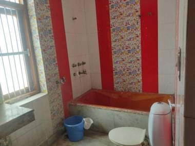 OYO 91853 Hotel White House