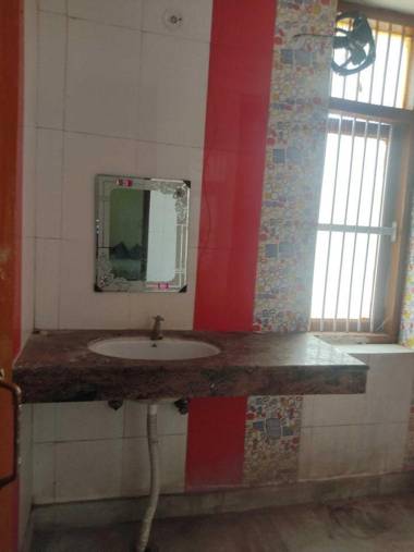 OYO 91853 Hotel White House