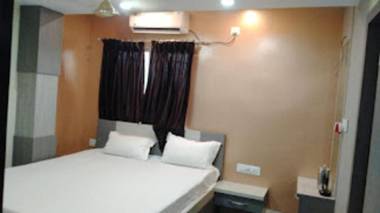 STAYMAKER Rajeshwari Inn