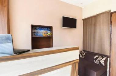 OYO 90825 Three Star Stays