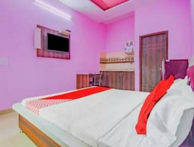 OYO 90825 Three Star Stays