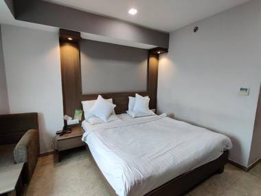 Pride Biznotel - The Maison Anand