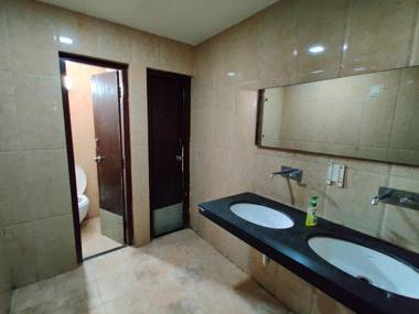 Pride Biznotel - The Maison Anand