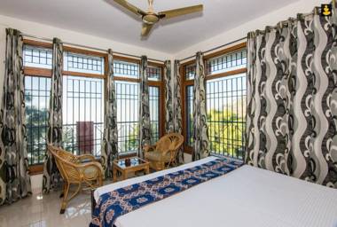 LivingStone 2BHK Cozy Homestay in Kasauli Hills
