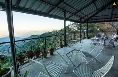 LivingStone 2BHK Cozy Homestay in Kasauli Hills