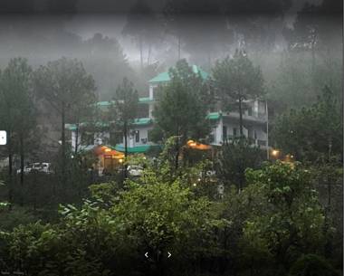 Pineland Resorts & Chalets Kasauli