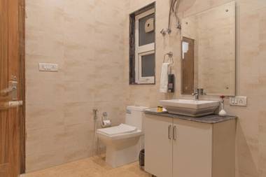 Lake View Kasauli Cottage