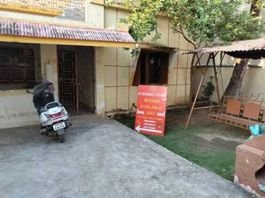 SPOT ON 93628 Hotel Evening Star Inn