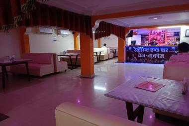 OYO HOME 83599 Hotel Jagmani Palace Bar & Restaurant