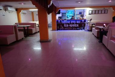 OYO HOME 83599 Hotel Jagmani Palace Bar & Restaurant