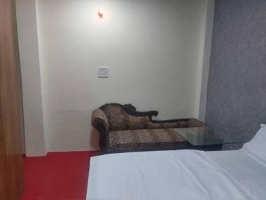 OYO 92205 Kasturi Inn