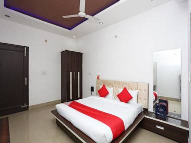 OYO 28227 Hotel Abhinandan
