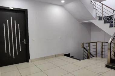 OYO 81176 Hotel Laksh