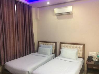 HOTEL LEELA RESIDENCY