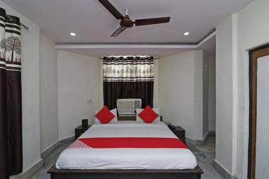 OYO Flagship 18363 New Shanti Hotel