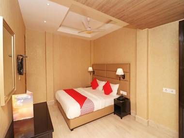 Capital O 22906 Hotel Riash