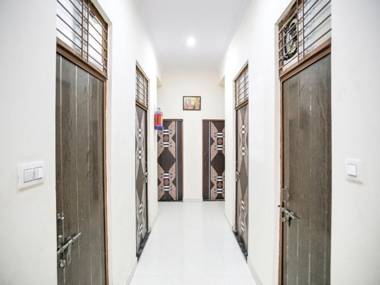 OYO 77842 Triveni Darshan