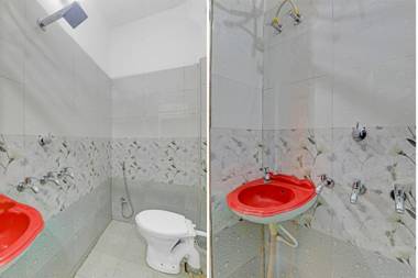 OYO 87863 Heaven Palace