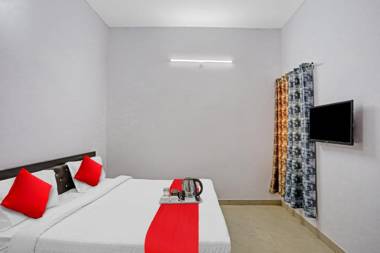 OYO Flagship 90635 Diamond Guest House