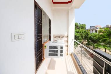 OYO Flagship 91746 Crown Guest House