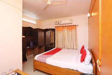 OYO 7847 New Mega Palace