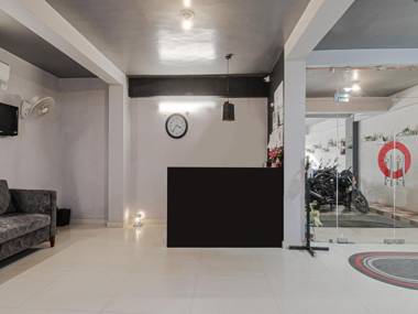 OYO Townhouse 404 Vidya Vihar
