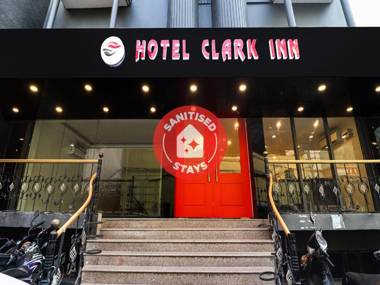 OYO 79957 Oyo Townhouse 411 Hotel Clark Inn